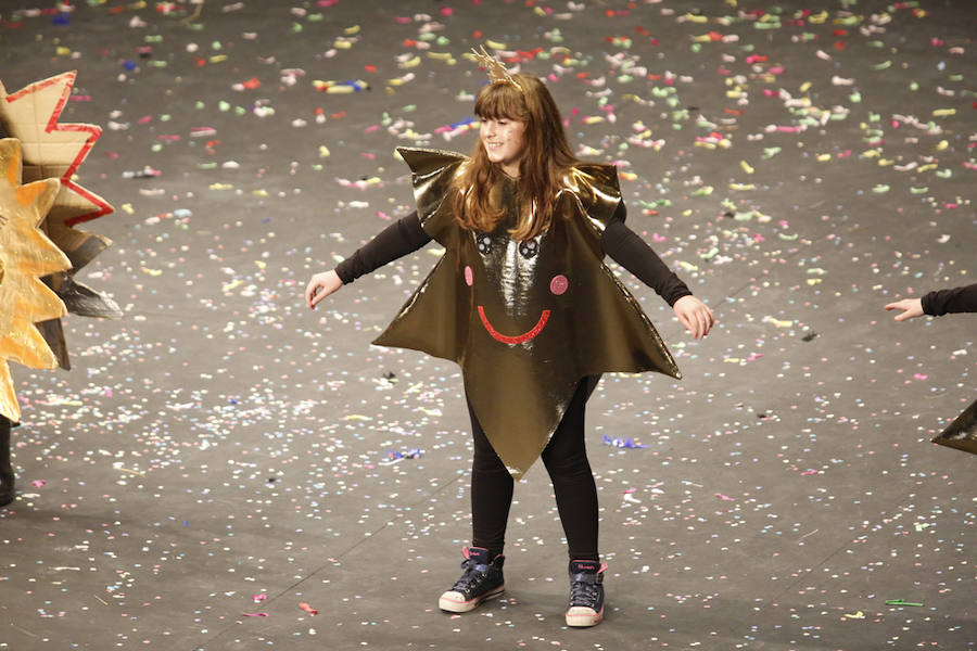 Los más pequeños de la casa ponen su originalidad y desparpajo sobre el escenario del Teatro Jovellanos un año más