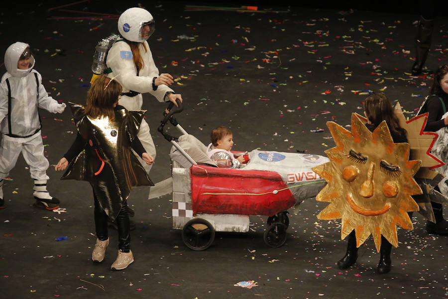 Los más pequeños de la casa ponen su originalidad y desparpajo sobre el escenario del Teatro Jovellanos un año más