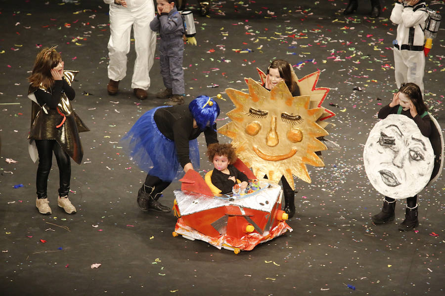 Los más pequeños de la casa ponen su originalidad y desparpajo sobre el escenario del Teatro Jovellanos un año más