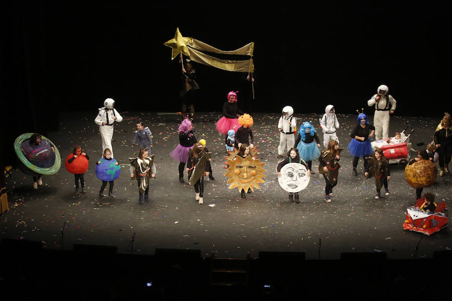 Los más pequeños de la casa ponen su originalidad y desparpajo sobre el escenario del Teatro Jovellanos un año más