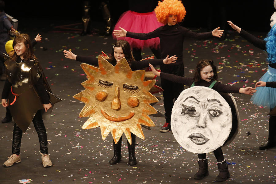 Los más pequeños de la casa ponen su originalidad y desparpajo sobre el escenario del Teatro Jovellanos un año más