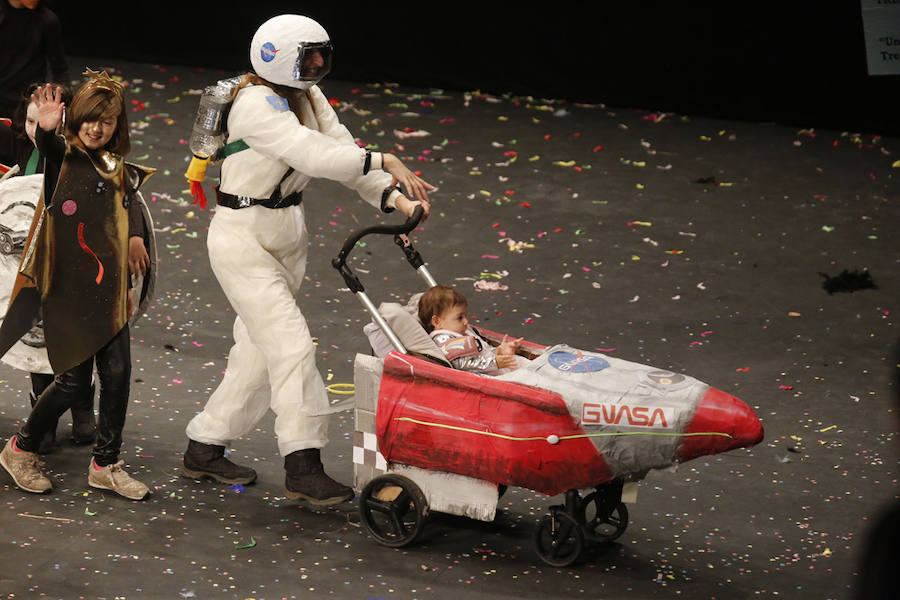 Los más pequeños de la casa ponen su originalidad y desparpajo sobre el escenario del Teatro Jovellanos un año más