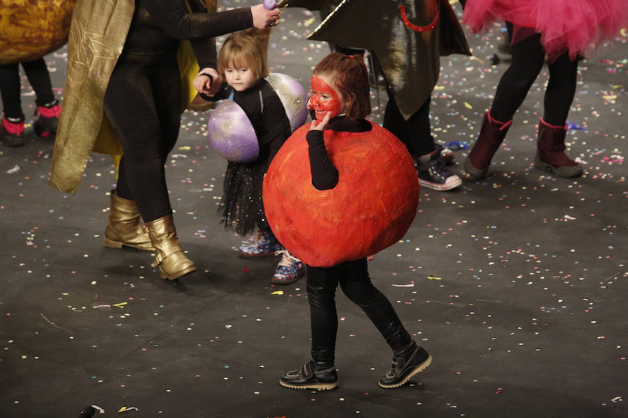 Los más pequeños de la casa ponen su originalidad y desparpajo sobre el escenario del Teatro Jovellanos un año más