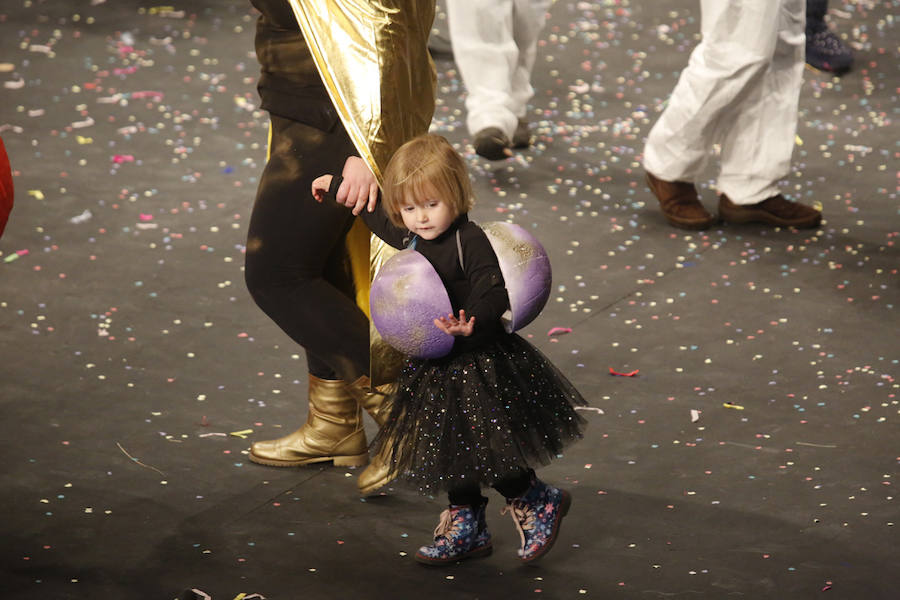 Los más pequeños de la casa ponen su originalidad y desparpajo sobre el escenario del Teatro Jovellanos un año más