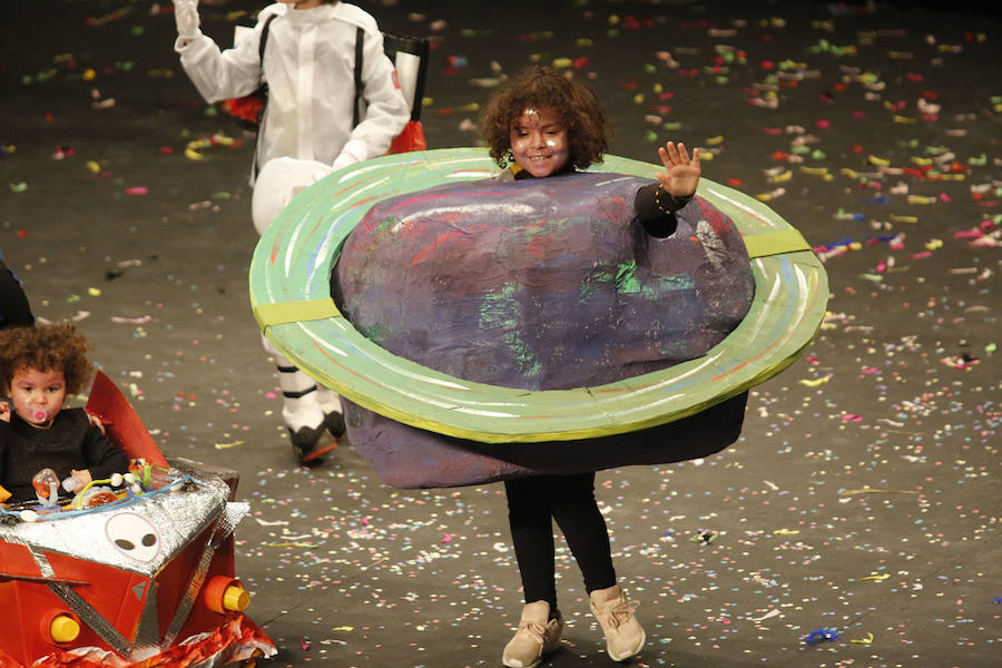 Los más pequeños de la casa ponen su originalidad y desparpajo sobre el escenario del Teatro Jovellanos un año más