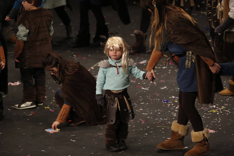 Los más pequeños de la casa ponen su originalidad y desparpajo sobre el escenario del Teatro Jovellanos un año más