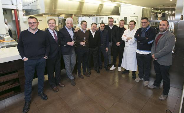 Imagen. Joan Roca, celebrando el premio. 