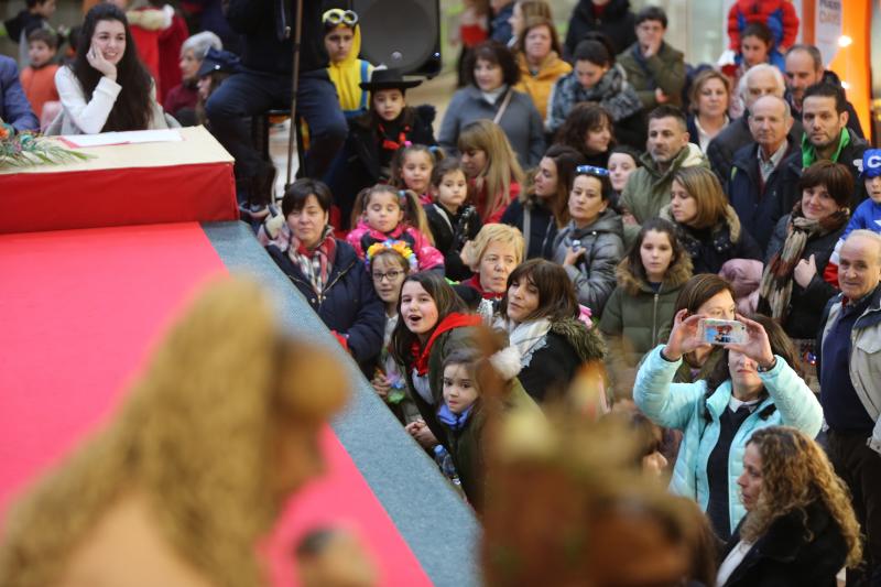 El centro comercial celebra su concurso infantil de disfraces con trecientos participantes.