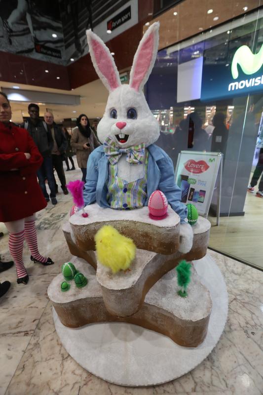 El centro comercial celebra su concurso infantil de disfraces con trecientos participantes.