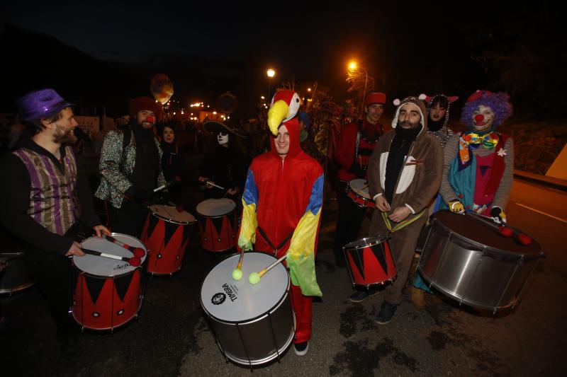 La diversión explota en las calles de Laviana con la celebración de la fiesta