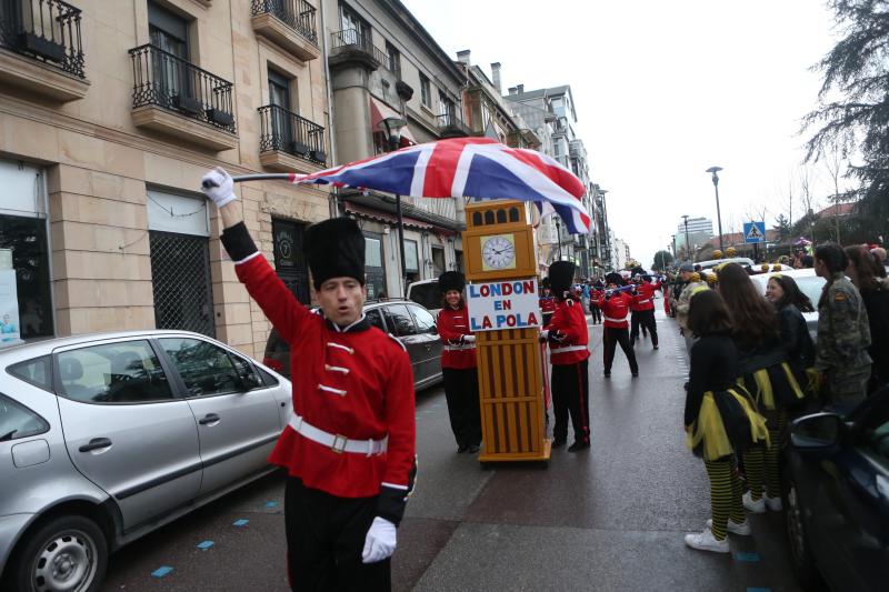 Los vecinos del concejo eligieron el séptimo arte para como inspiración de unos disfraces que lucieron pese a la lluvia