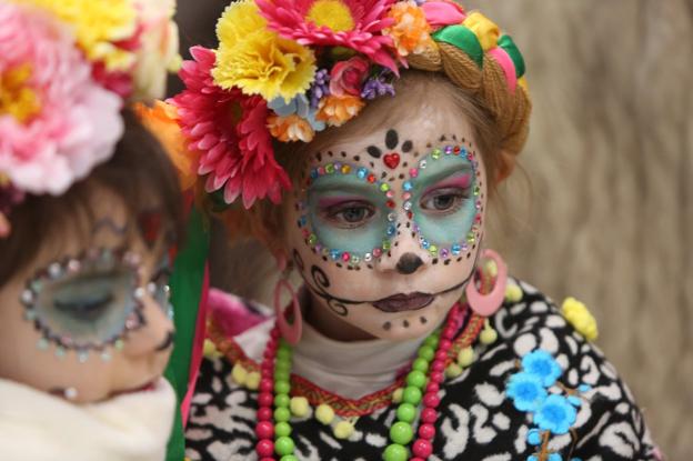 Como en la noche de los muertos mexicana.