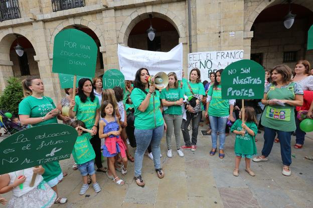 Protesta laboral de las educadoras infantiles. 