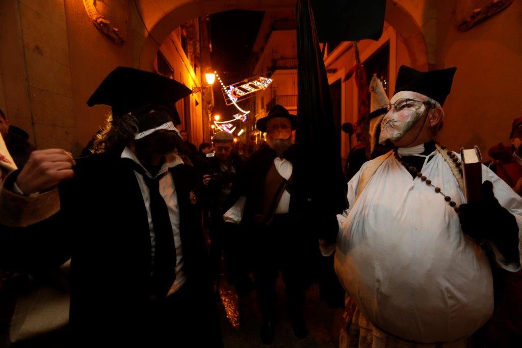 Los personajes se burlan de la independencia catalana y de la corrupción en un desfile que se recuperó el año pasado