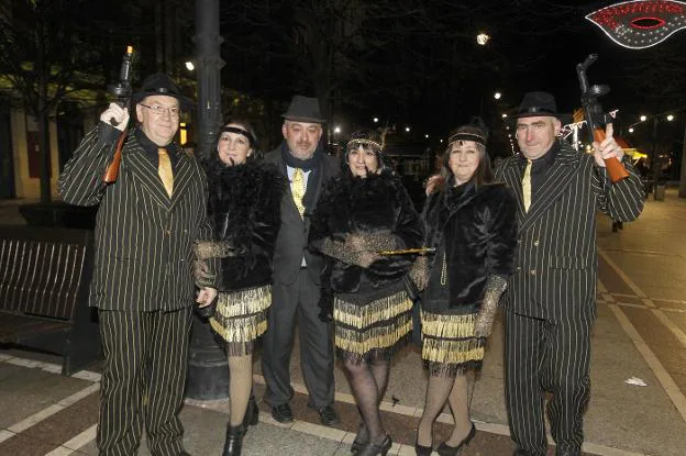 Las hermanas Isabel, Elena y Meli Roza y sus maridos Ramón Blanco, Guillermo García y Raúl Canle. 