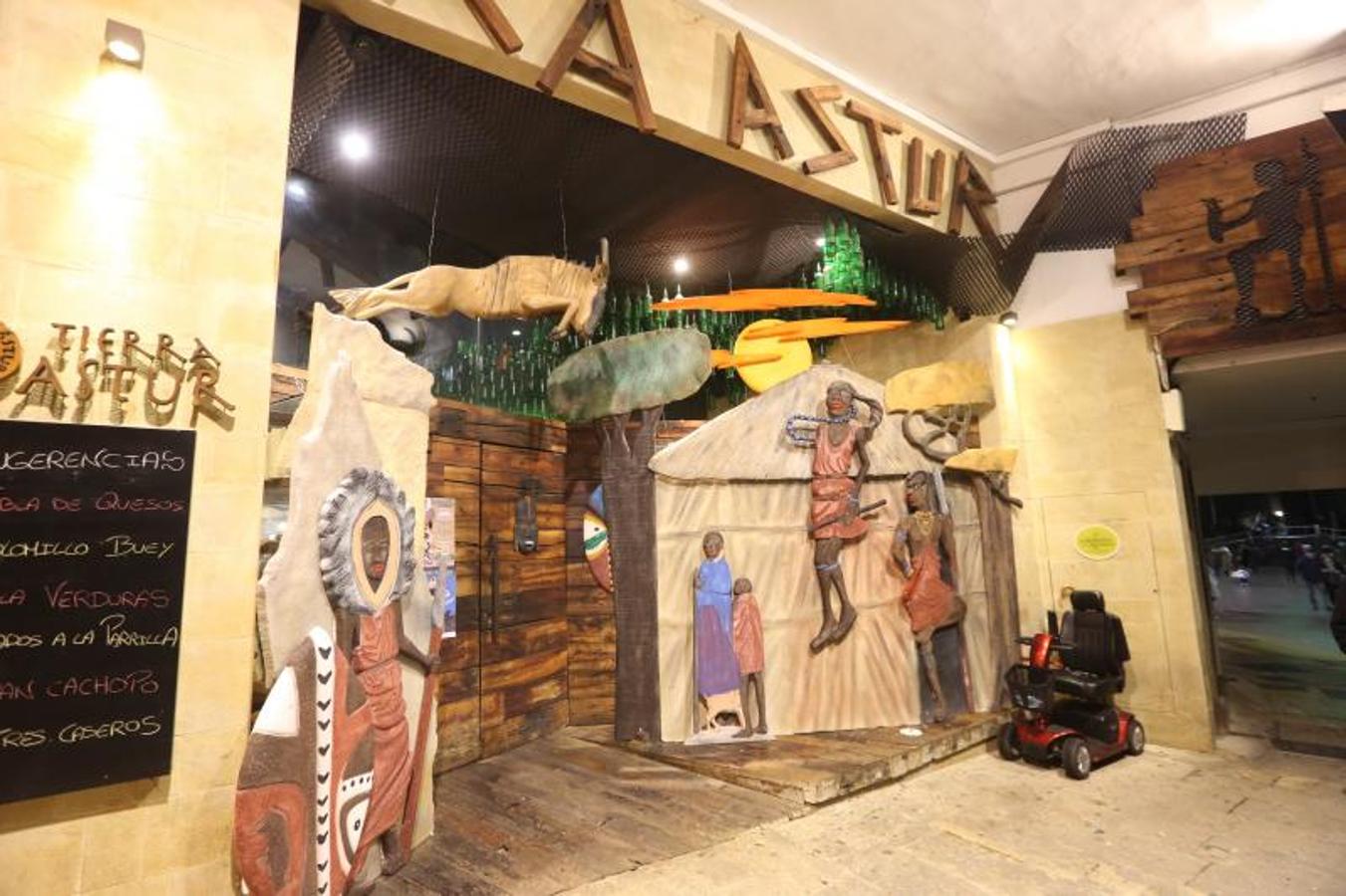 El Populart, en la plaza de El Carbayedo, ha vuelto a ganar este año el concurso de chigres antroxaos