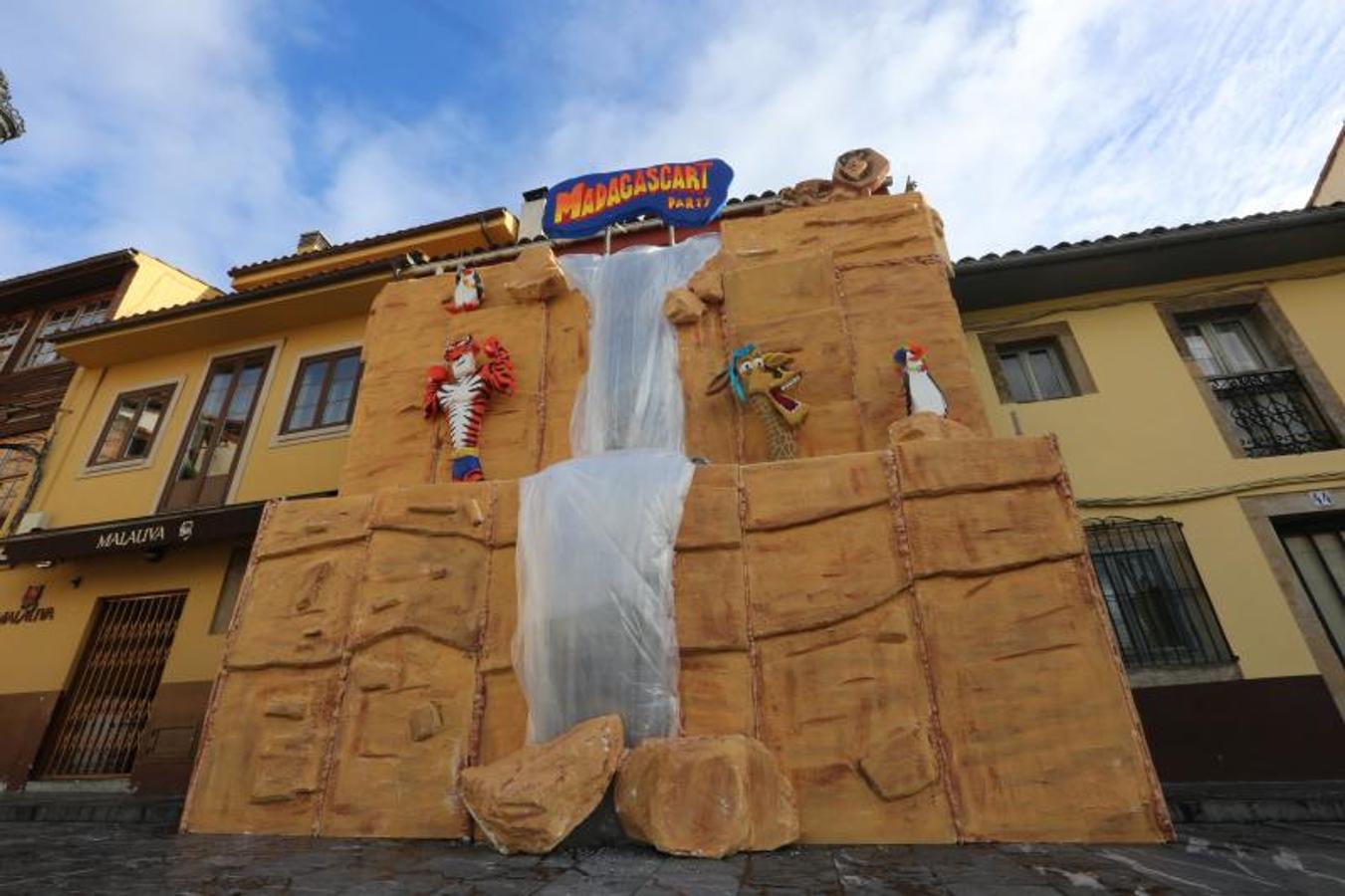 El Populart, en la plaza de El Carbayedo, ha vuelto a ganar este año el concurso de chigres antroxaos