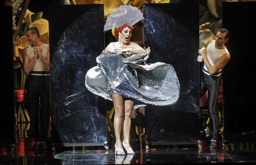 Olíver Díaz está al frente de la dirección musical de la zarzuela, con la Oviedo Filarmonía y el Coro Capilla Polifónica Ciudad de Oviedo. Emilio Sagi está a cargo de la dirección escénica. Los protagonistas son Rossy de Palma, Emmanuel Faraldo y Luis Álvarez.