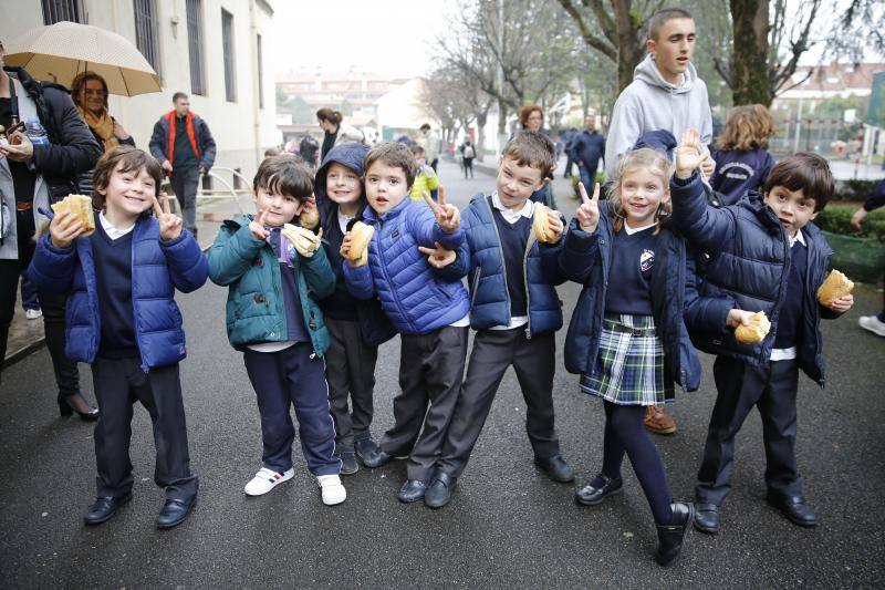 La comunidad educativa del colegio de la Asunción celebró una nueva convocatoria del día del bocata