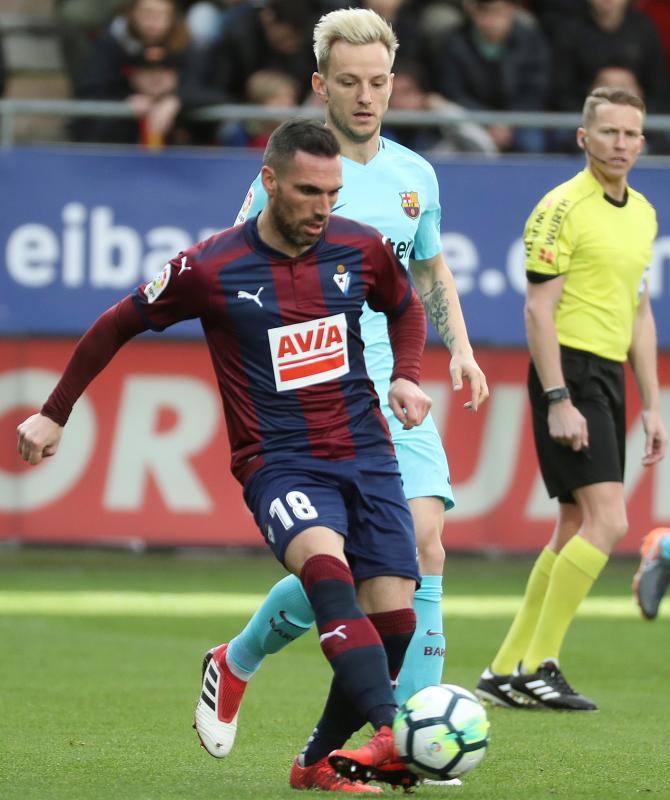 Tras dos empates consecutivos, el líder se reencontró con la victoria en Ipurua gracias a los tantos de Luis Suárez y Jordi Alba. 