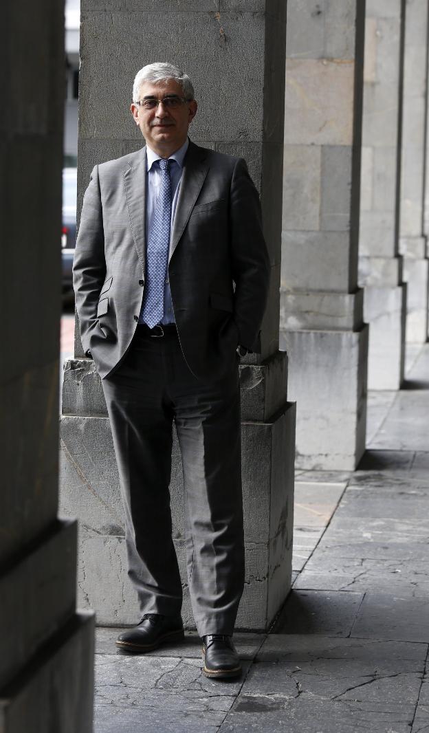 Antonio González, en la plaza de España. 