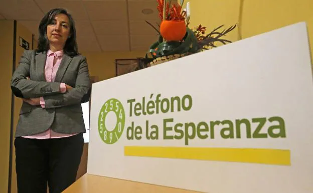 La psicóloga Rosa de Arquer, en la sede del Teléfono de la Esperanza.