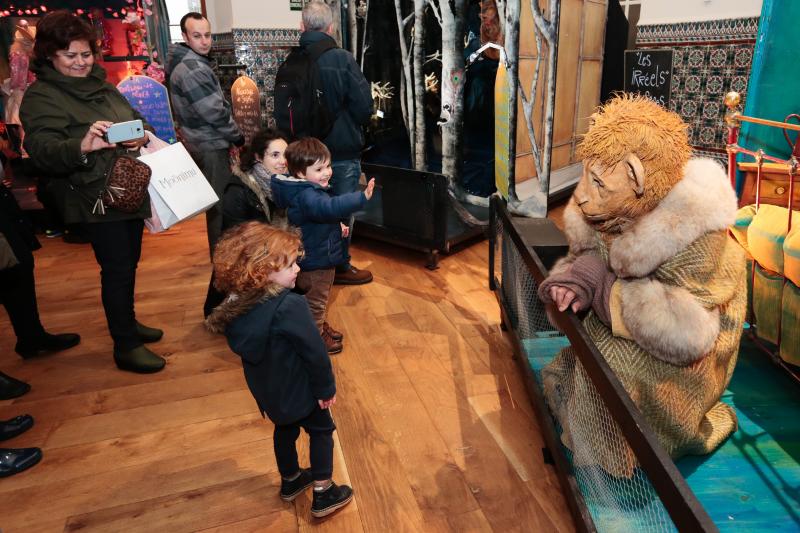 Las creaciones que las compañías participantes en Feten presentan estos días en Gijón siguen haciendo las delicias de los más pequeños, que se ven arrastrados por la creatividad de su puesta en escena.