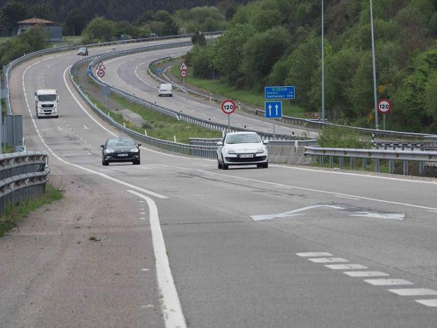 La autovía del Cantábrico, a su paso por Naves, en Llanes. 