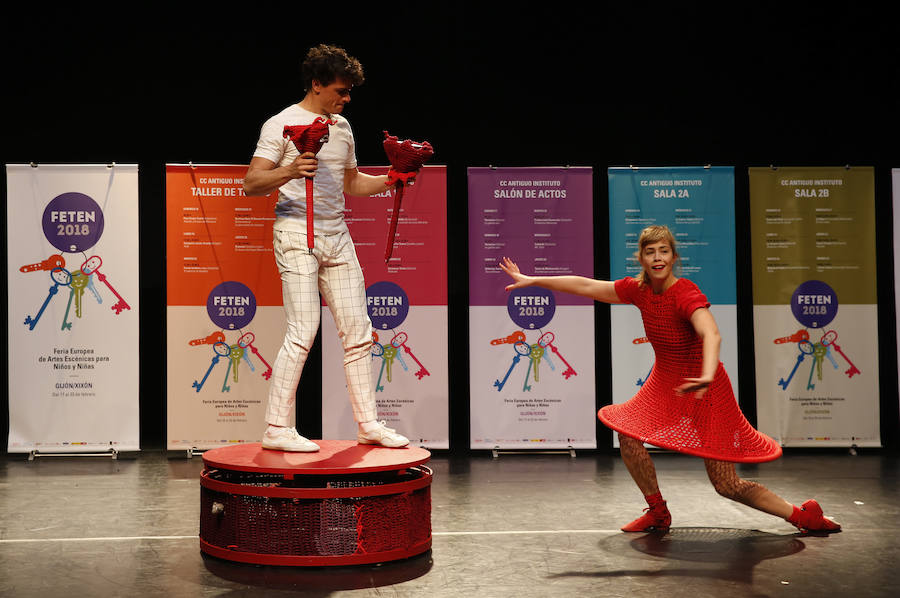 El circo se convierte por vez primera en ganador del premio al mejor espectáculo de Feten. Ludo Circus, que une a cuatro compañías andaluces en la producción, obtuvo el galardón más deseado de la Feria de Artes Escénicas para Niños y Niñas con ‘Ludo Circus Show’