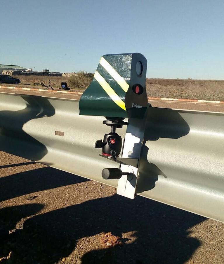 Los nuevos dispositivos que controlarán la velocidad en las carreteras se caracterizan por ser de pequeño tamaño, muy ligeros, multicarril y cuya tecnología los hace prácticamente indetectables