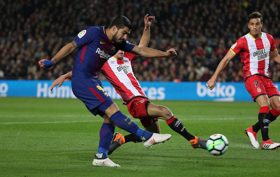 El conjunto de Valverde arrolla al Girona para afianzarse en el liderato. Tres goles de Suárez, un doblete de Messi y un gol de Coutinho neutralizaron el gol inicial de Portu. 