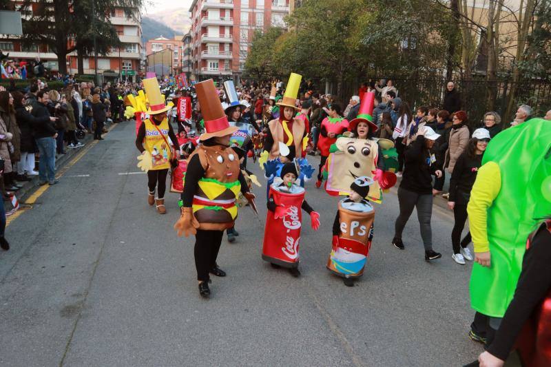 4.300 euros en premios para los disfraces más originales y coloridos en un gran desfile que cierra la celebración del carnaval en las cuencas.