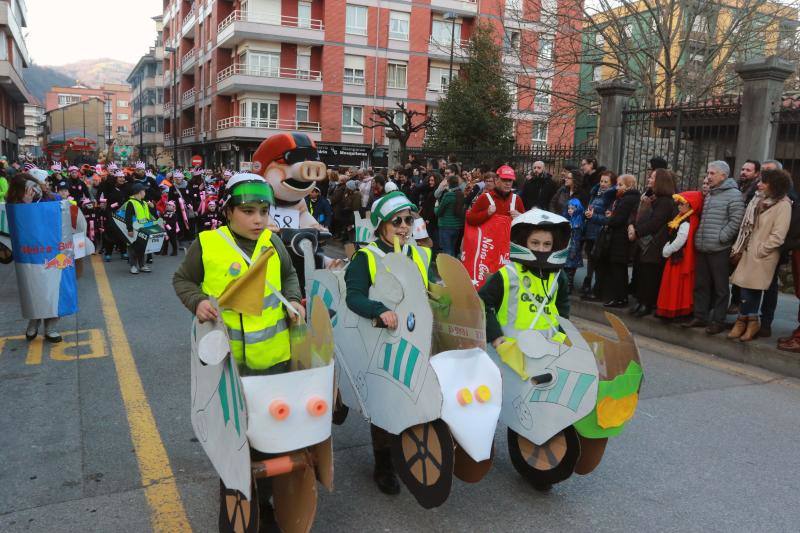 4.300 euros en premios para los disfraces más originales y coloridos en un gran desfile que cierra la celebración del carnaval en las cuencas.