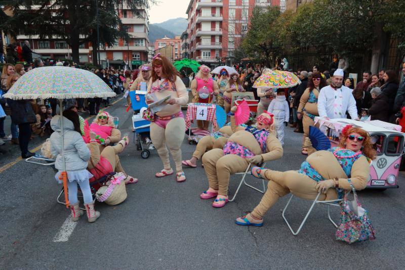4.300 euros en premios para los disfraces más originales y coloridos en un gran desfile que cierra la celebración del carnaval en las cuencas.