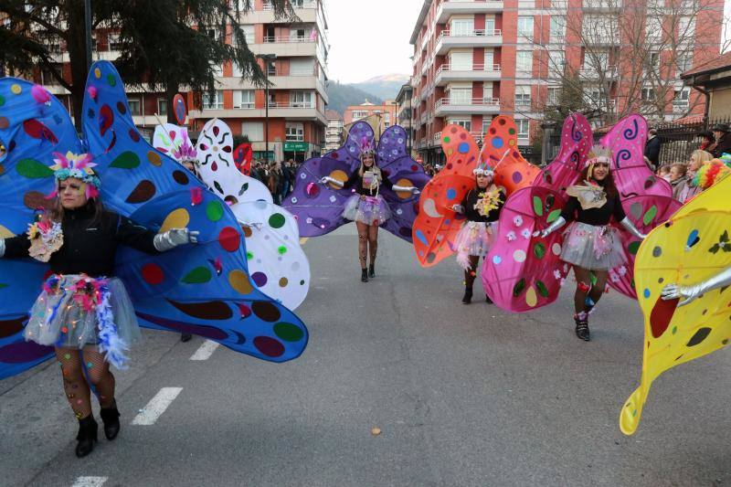 4.300 euros en premios para los disfraces más originales y coloridos en un gran desfile que cierra la celebración del carnaval en las cuencas.