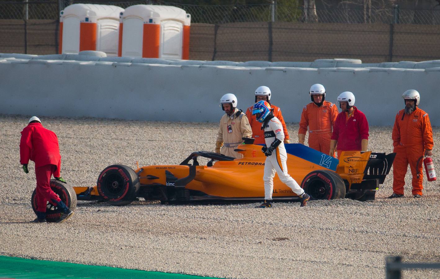 Fernando Alonso está probando su MCL33 en los primoers test de la temporada en el circuito de Montmeló.