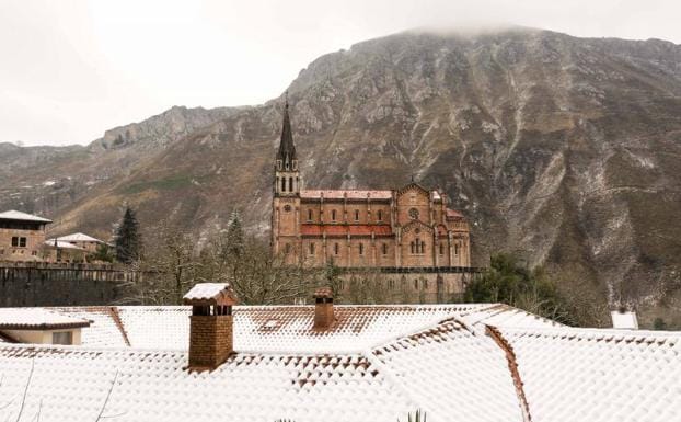 Imagen. La nieve cubre el oriente asturiano