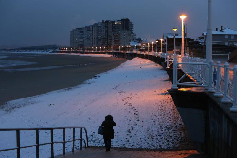 Fotos: La nieve llega a la comarca de Avilés