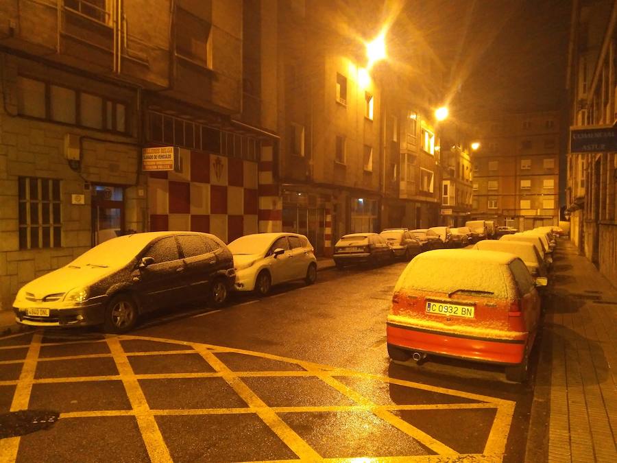 Fotos: Asturias amanece cubierta de nieve, incluso en la costa