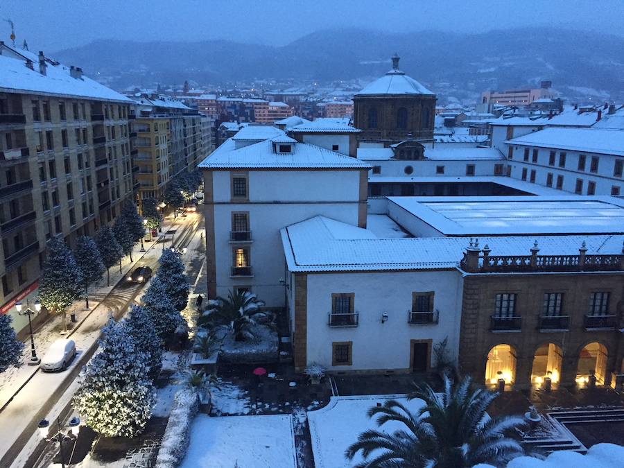 Fotos: Asturias amanece cubierta de nieve, incluso en la costa