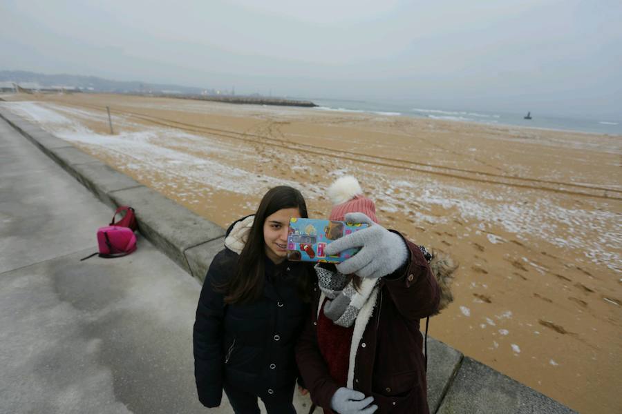 Fotos: La nieve llega a Gijón