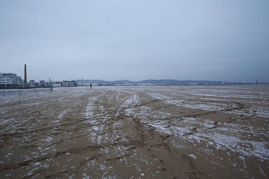 Fotos: La nieve llega a Gijón