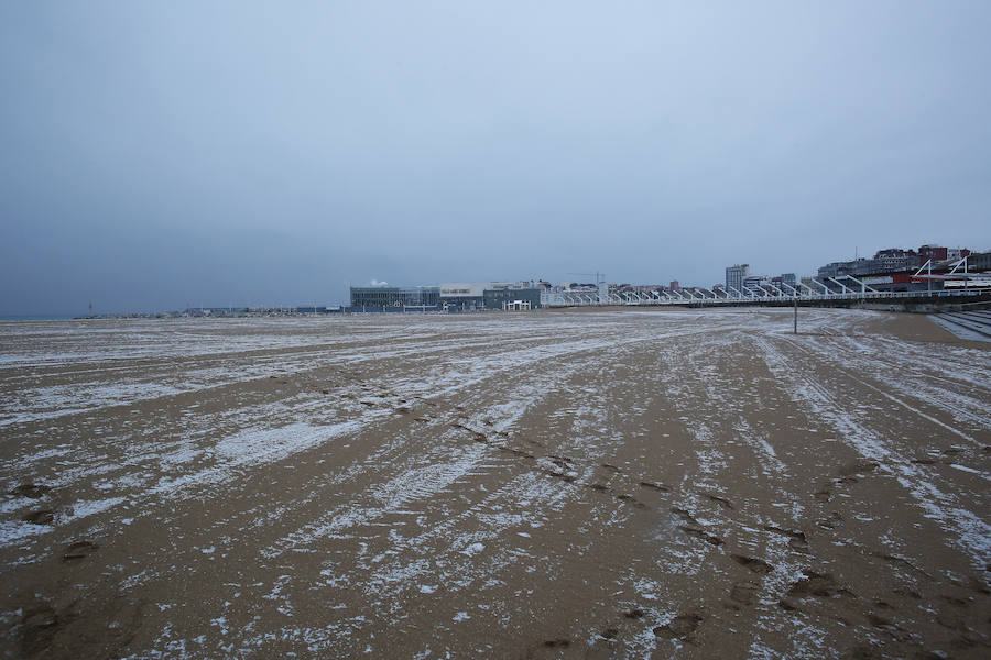 Fotos: La nieve llega a Gijón