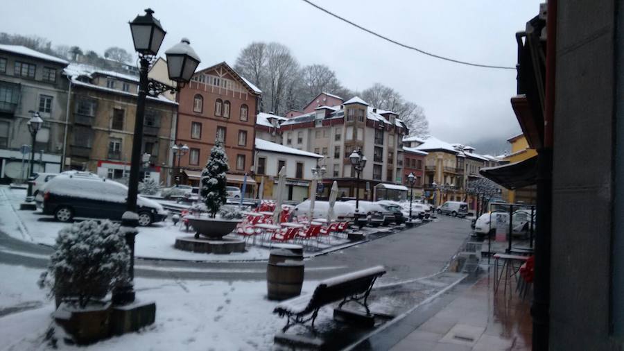 Fotos: La nieve cubre el oriente asturiano