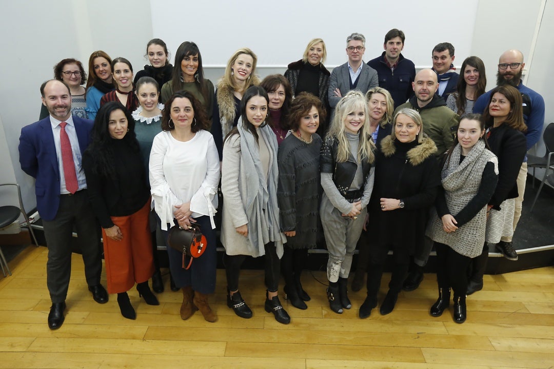 La diseñadora María Lafuente imparte una de las conferencias del evento organizado por la Asociación de Diseño y Moda de Asturias