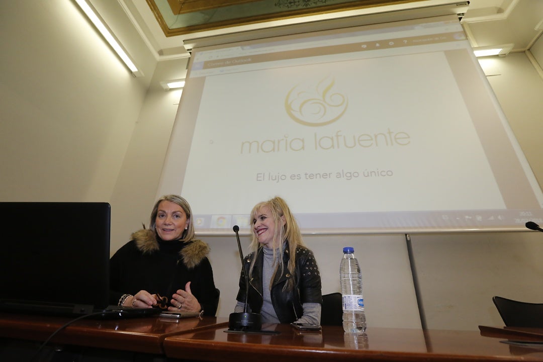 La diseñadora María Lafuente imparte una de las conferencias del evento organizado por la Asociación de Diseño y Moda de Asturias