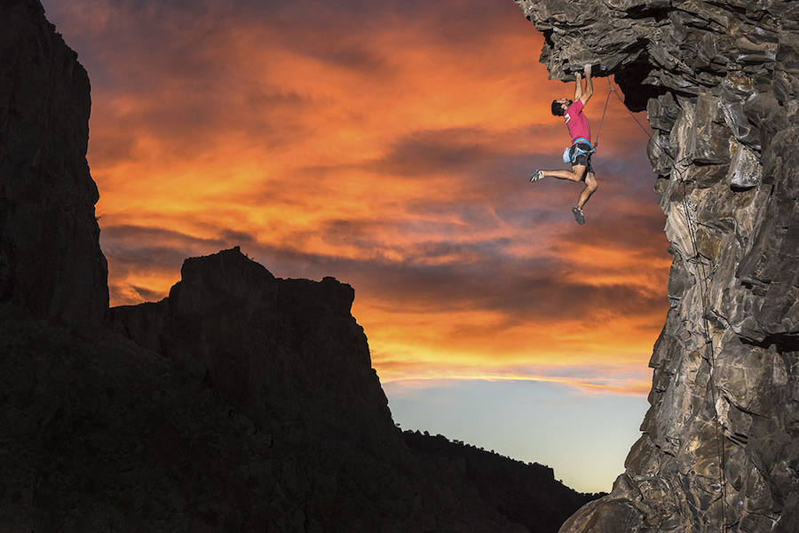 HANGING SUNSET - Mención de Honor: Escalada