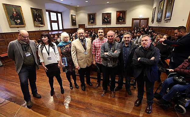 Pedro Leal, Mari Luz Pontón, Concha Masa, Xosé Alba, Andrés Fernández Vilanova, Xuan Bello, José Manuel Pérez y Xosé Antón Rodríguez. 