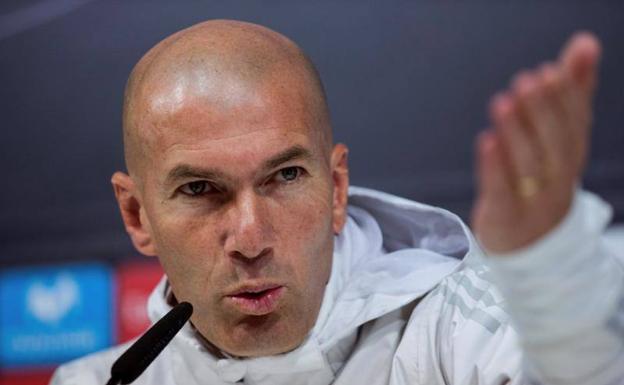 Zinediine Zidane, entrenador del Real Madrid, durante su conferencia de prensa en París. 