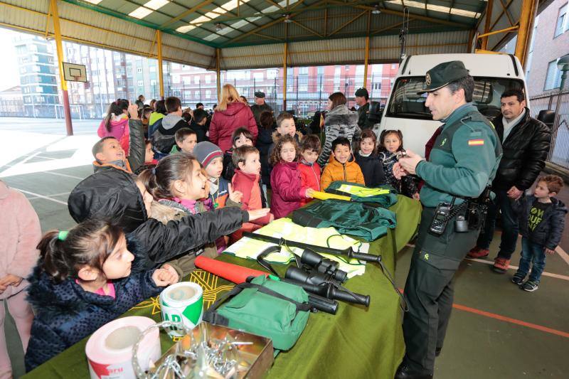 Los alumnos aprendieron las distintas labores que realiza la Guardia Civil mediante juegos y demostraciones